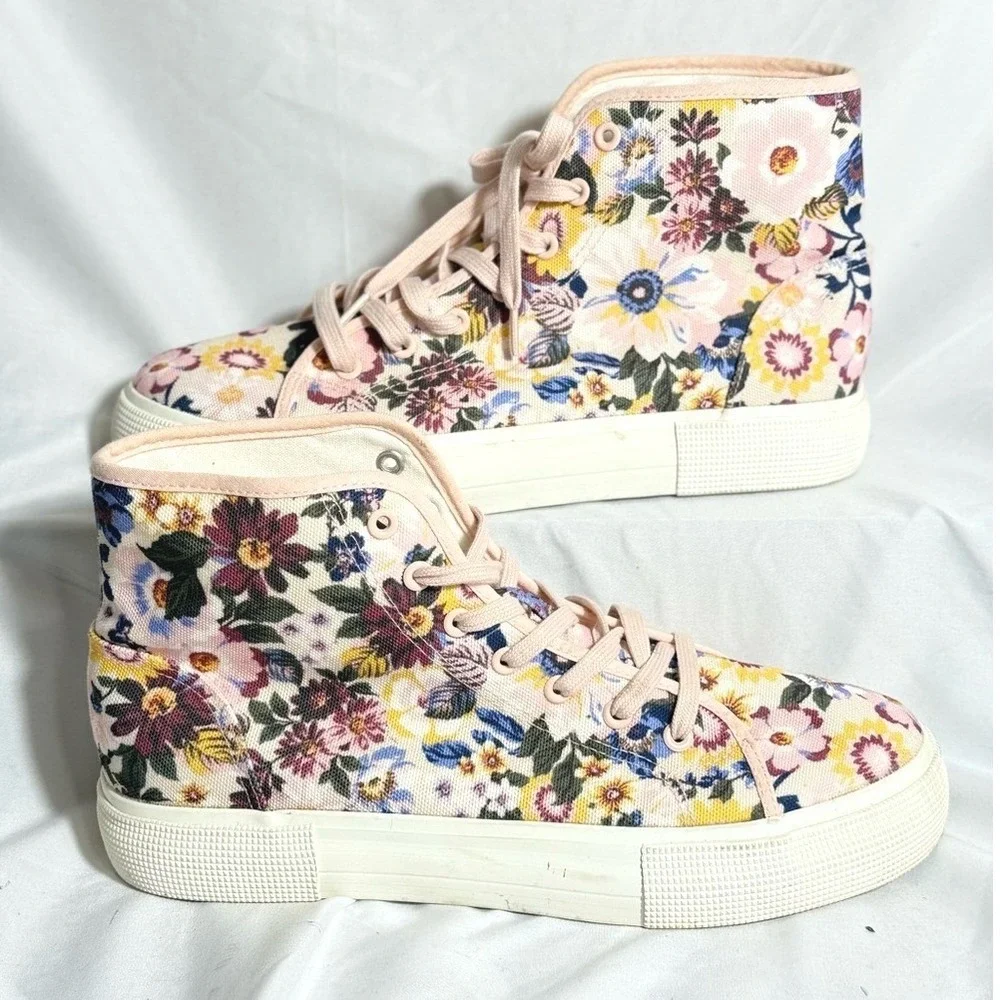 Ayesha Currey stylish high